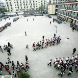 _陕西省咸阳市渭城区文汇路小学同学们坚持锻炼