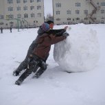 休闲娱乐“滚雪球”、“踢毽子”