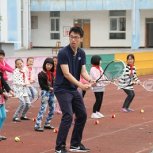 上峰小学举行小学生软式网球进课堂启动