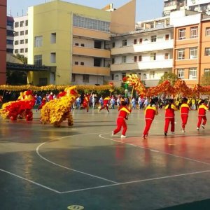 助兴教师跳绳比赛现场