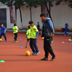 辛家地小学“茵贝贝足球俱乐部“日常训练